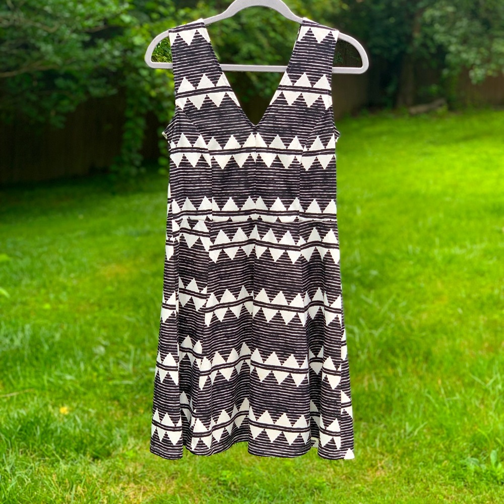 H&M Black & White Geometric Pattern Sleeveless V Neck Midi Dress 🖤🤍🖤🤍🖤